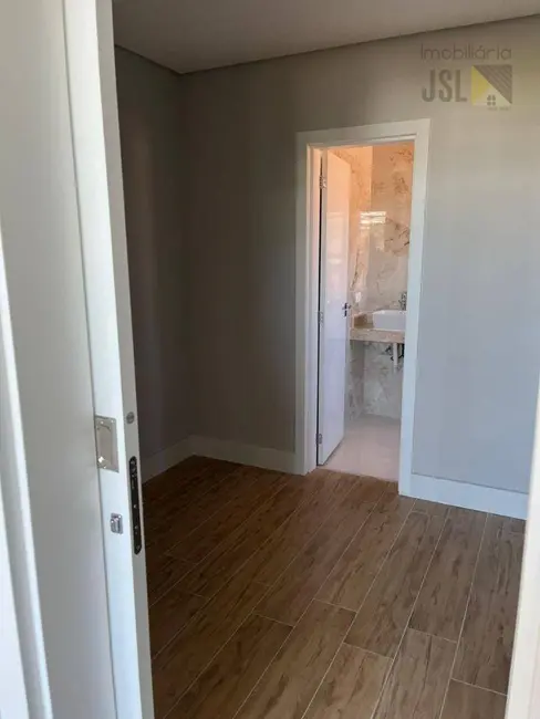 Sobrado com 3 quartos à venda, 300m2 em Cacapava - SP - imagem 8 Foto 8 de Sobrado com 3 quartos à venda, 300m2 em Cacapava - SP