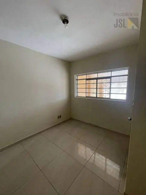 Foto 1 de Casa com 2 quartos para alugar, 127m2 em Jardim Maria Cândida, Cacapava - SP
