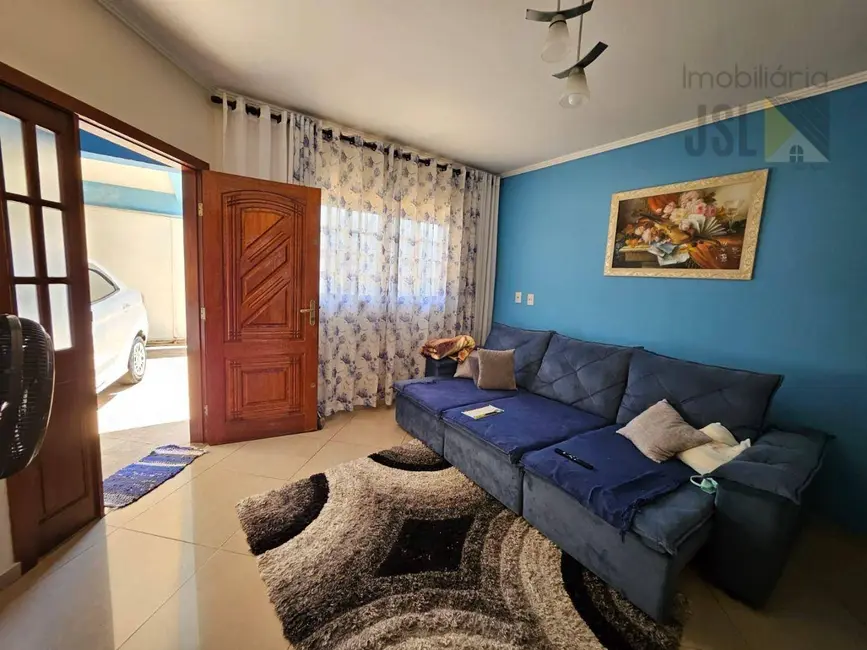 Sobrado com 3 quartos à venda, 150m2 em Vila Bandeirantes, Cacapava - SP - imagem 4 Foto 4 de Sobrado com 3 quartos à venda, 150m2 em Vila Bandeirantes, Cacapava - SP