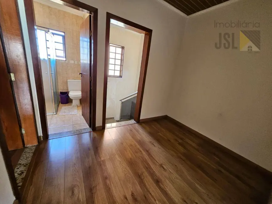 Sobrado com 3 quartos à venda, 150m2 em Vila Bandeirantes, Cacapava - SP - imagem 8 Foto 8 de Sobrado com 3 quartos à venda, 150m2 em Vila Bandeirantes, Cacapava - SP