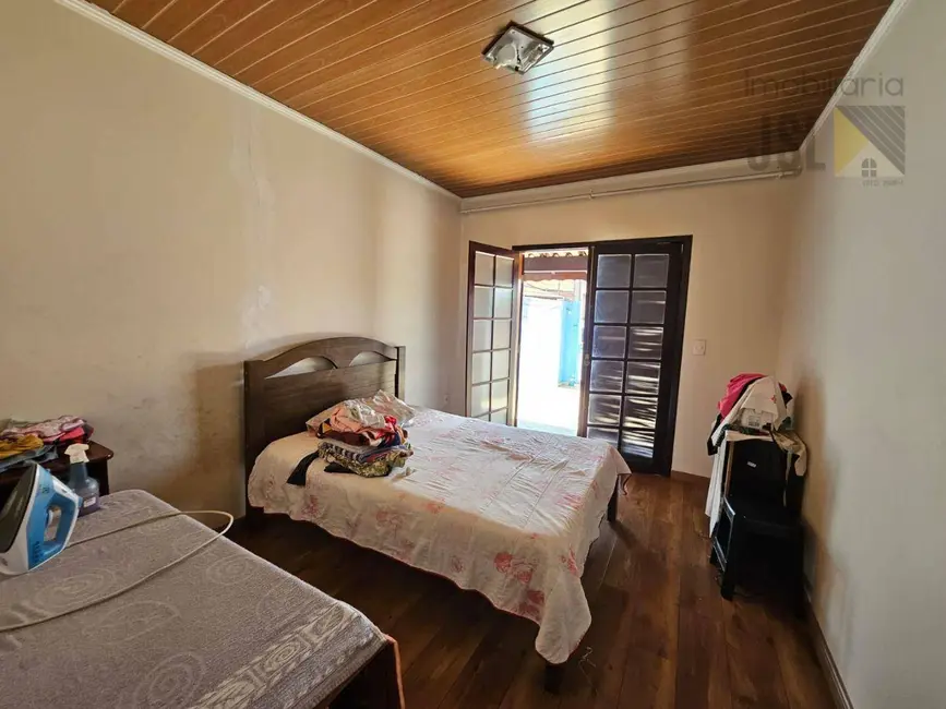 Sobrado com 3 quartos à venda, 150m2 em Vila Bandeirantes, Cacapava - SP - imagem 9 Foto 9 de Sobrado com 3 quartos à venda, 150m2 em Vila Bandeirantes, Cacapava - SP
