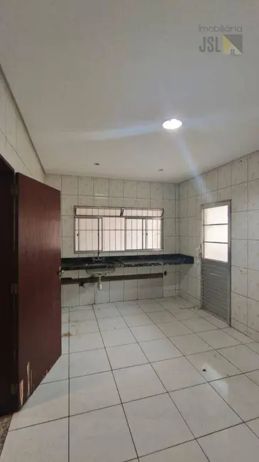 Foto 2 de Sobrado com 4 quartos para alugar, 140m2 em Jardim Panorama, Cacapava - SP