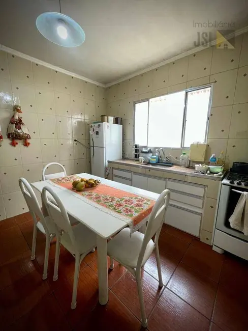 Foto 3 de Casa com 2 quartos à venda, 160m2 em Vila Santos, Cacapava - SP