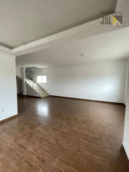 Foto 2 de Sobrado com 4 quartos à venda e para alugar, 175m2 em Parque Residencial Santo André, Cacapava - SP