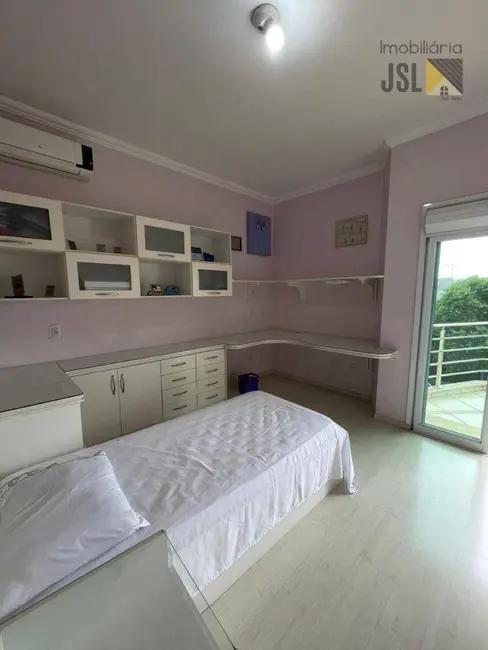 Foto 8 de Sobrado com 5 quartos à venda, 590m2 em Vila Santos, Cacapava - SP