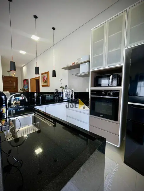 Foto 5 de Casa com 3 quartos à venda, 300m2 em Cacapava - SP