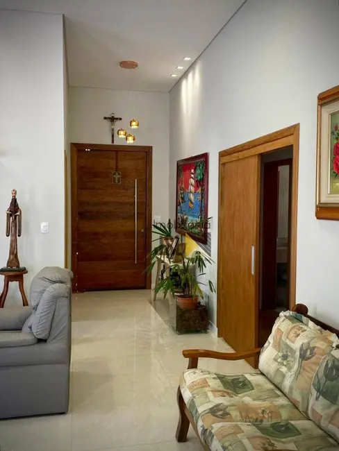 Foto 1 de Casa com 3 quartos à venda, 300m2 em Cacapava - SP