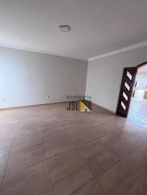 Foto 2 de Casa com 3 quartos para alugar, 250m2 em Jardim Rafael, Cacapava - SP