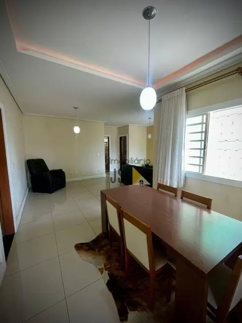 Foto 4 de Sobrado com 3 quartos à venda, 350m2 em Parque Residencial Santo André, Cacapava - SP