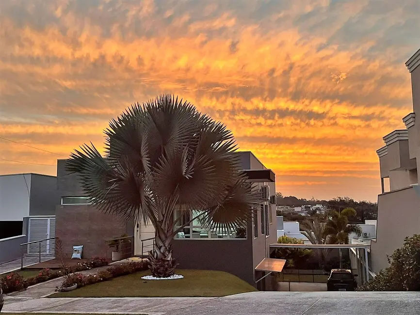 Foto 1 de Casa de Condomínio com 4 quartos à venda, 540m2 em Louveira - SP