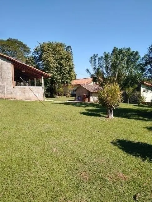 Chácara com 3 quartos à venda, 1000m2 em Louveira - SP - imagem 5 Foto 5 de Chácara com 3 quartos à venda, 1000m2 em Louveira - SP