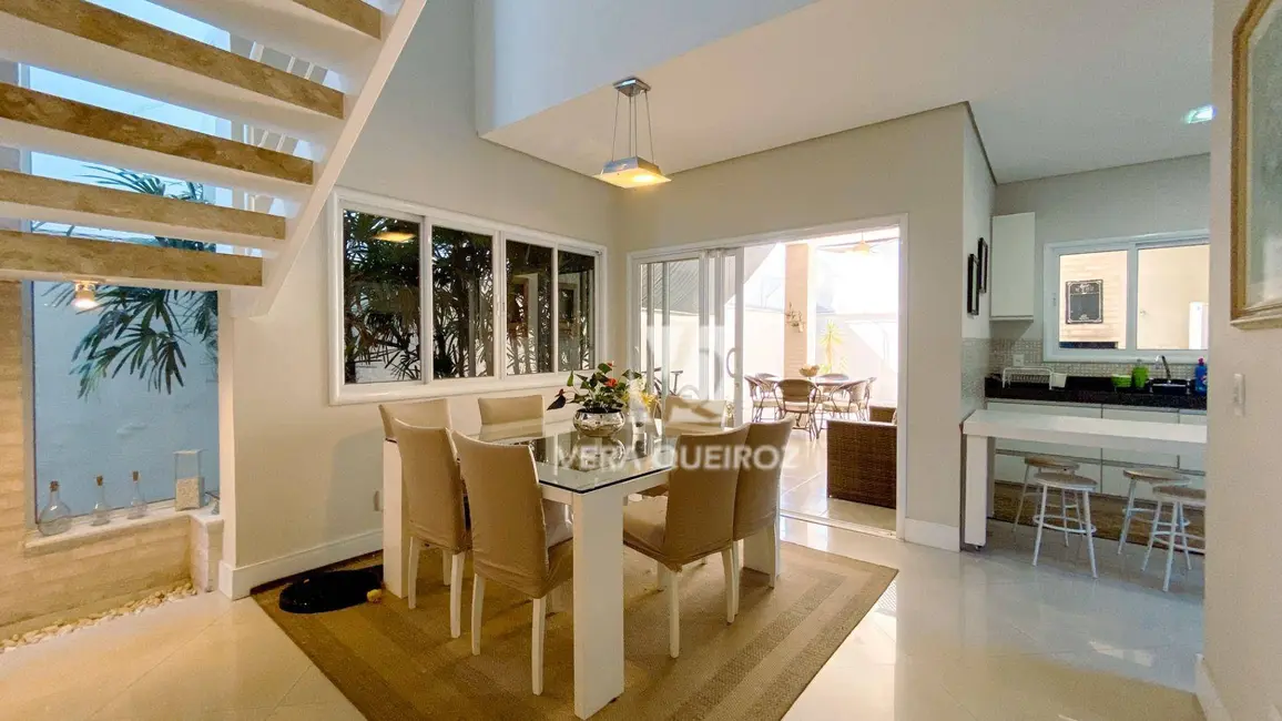 Casa de Condomínio com 3 quartos à venda, 402m2 em Parque Rural Fazenda Santa Cândida, Campinas - SP - imagem 5 Foto 5 de Casa de Condomínio com 3 quartos à venda, 402m2 em Parque Rural Fazenda Santa Cândida, Campinas - SP