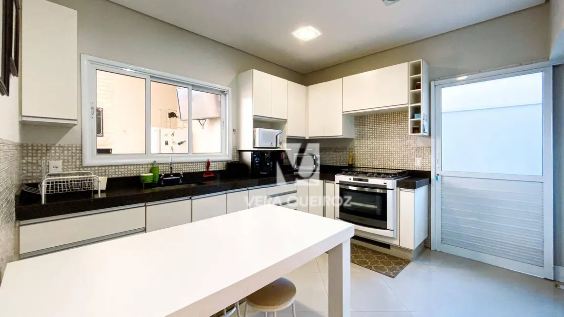 Casa de Condomínio com 3 quartos à venda, 402m2 em Parque Rural Fazenda Santa Cândida, Campinas - SP - imagem 6 Foto 6 de Casa de Condomínio com 3 quartos à venda, 402m2 em Parque Rural Fazenda Santa Cândida, Campinas - SP