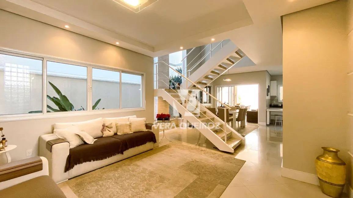 Casa de Condomínio com 3 quartos à venda, 402m2 em Parque Rural Fazenda Santa Cândida, Campinas - SP - imagem 2 Foto 2 de Casa de Condomínio com 3 quartos à venda, 402m2 em Parque Rural Fazenda Santa Cândida, Campinas - SP