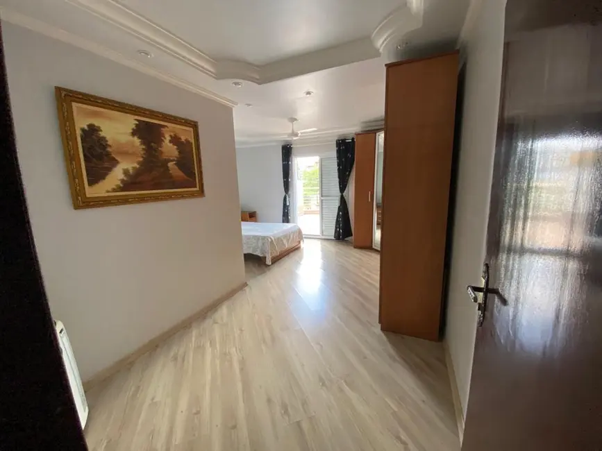 Sobrado com 3 quartos à venda, 220m2 em Jardim Rina, Santo Andre - SP - imagem 4 Foto 4 de Sobrado com 3 quartos à venda, 220m2 em Jardim Rina, Santo Andre - SP
