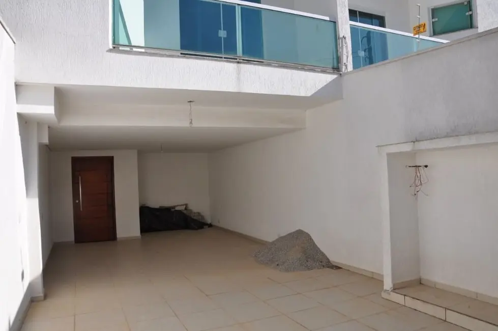 Foto 2 de Sobrado com 4 quartos à venda, 150m2 em Vila Pinheirinho, Santo Andre - SP