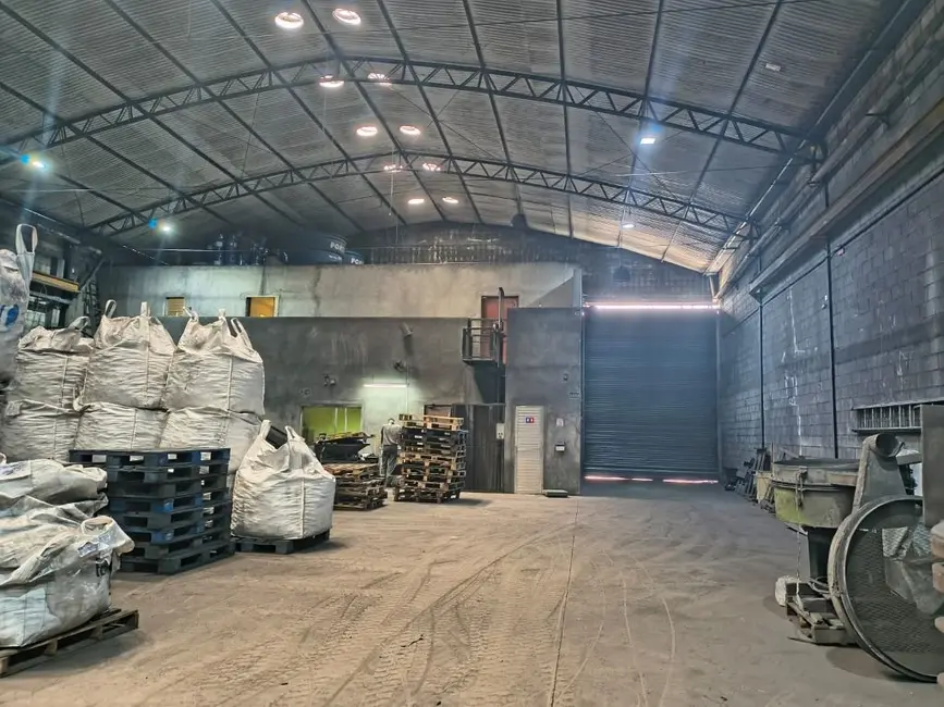 Foto 1 de Armazém / Galpão à venda, 800m2 em Vila Carmosina, São Paulo - SP