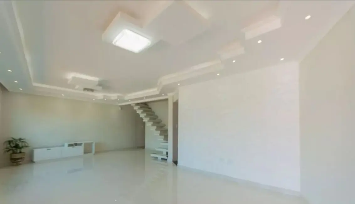 Sobrado com 5 quartos à venda, 210m2 em Jardim Las Vegas, Santo Andre - SP - imagem 2 Foto 2 de Sobrado com 5 quartos à venda, 210m2 em Jardim Las Vegas, Santo Andre - SP