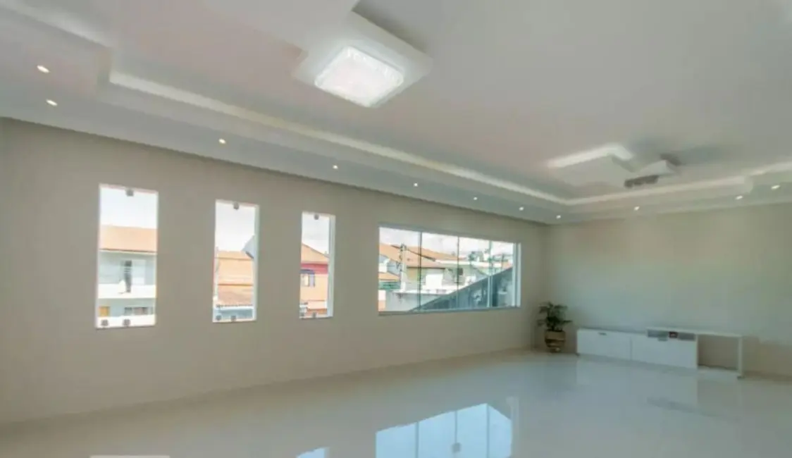 Sobrado com 5 quartos à venda, 210m2 em Jardim Las Vegas, Santo Andre - SP - imagem 3 Foto 3 de Sobrado com 5 quartos à venda, 210m2 em Jardim Las Vegas, Santo Andre - SP