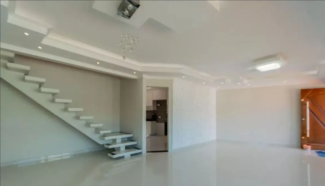 Sobrado com 5 quartos à venda, 210m2 em Jardim Las Vegas, Santo Andre - SP - imagem 4 Foto 4 de Sobrado com 5 quartos à venda, 210m2 em Jardim Las Vegas, Santo Andre - SP