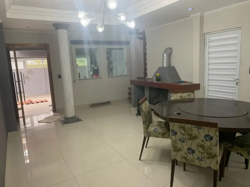 Foto 1 de Sobrado com 3 quartos para alugar, 280m2 em Vila Scarpelli, Santo Andre - SP