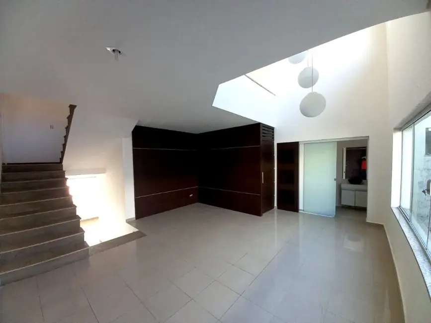 Foto 2 de Sobrado com 5 quartos à venda e para alugar, 250m2 em Santa Maria, Santo Andre - SP