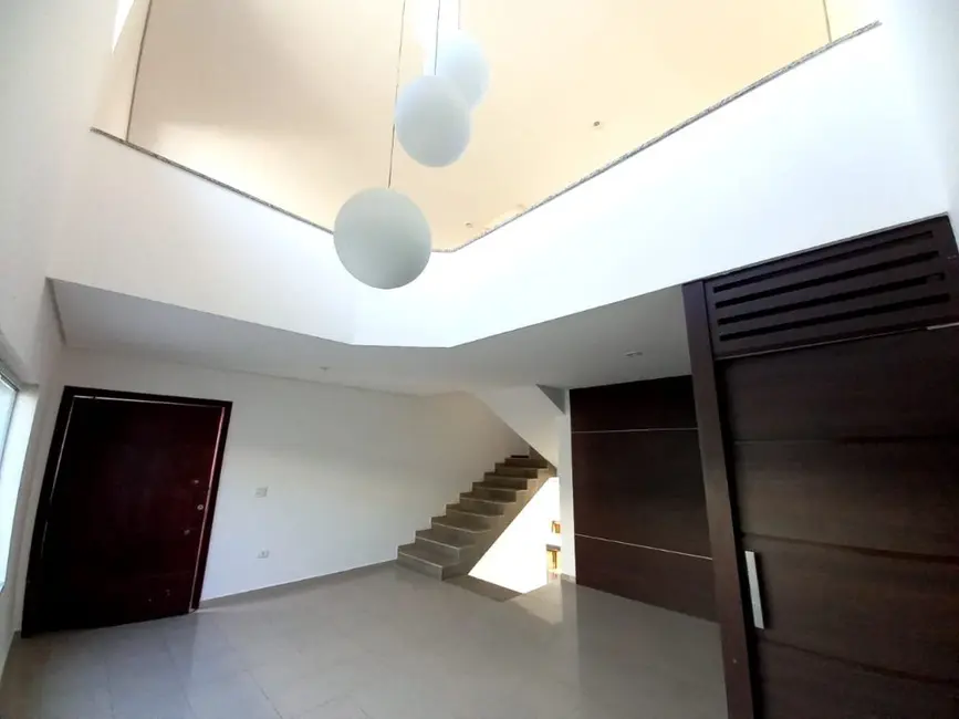 Foto 1 de Sobrado com 5 quartos à venda e para alugar, 250m2 em Santa Maria, Santo Andre - SP