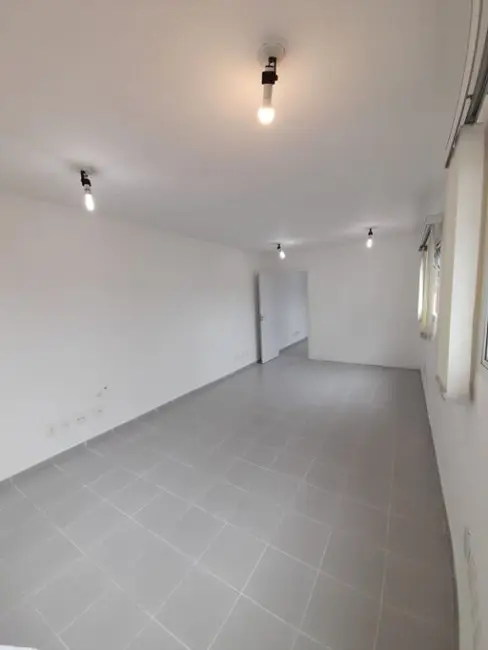 Sala Comercial para alugar, 30m2 em Vila Gilda, Santo Andre - SP - imagem 2 Foto 2 de Sala Comercial para alugar, 30m2 em Vila Gilda, Santo Andre - SP