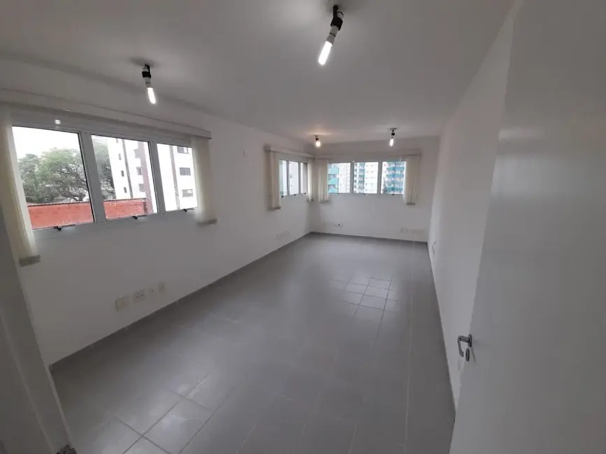 Sala Comercial para alugar, 30m2 em Vila Gilda, Santo Andre - SP - imagem 1 Foto 1 de Sala Comercial para alugar, 30m2 em Vila Gilda, Santo Andre - SP