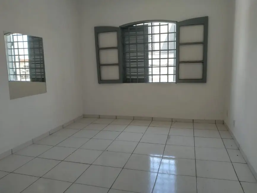 Foto 2 de Sobrado com 5 quartos para alugar, 240m2 em Campestre, Santo Andre - SP