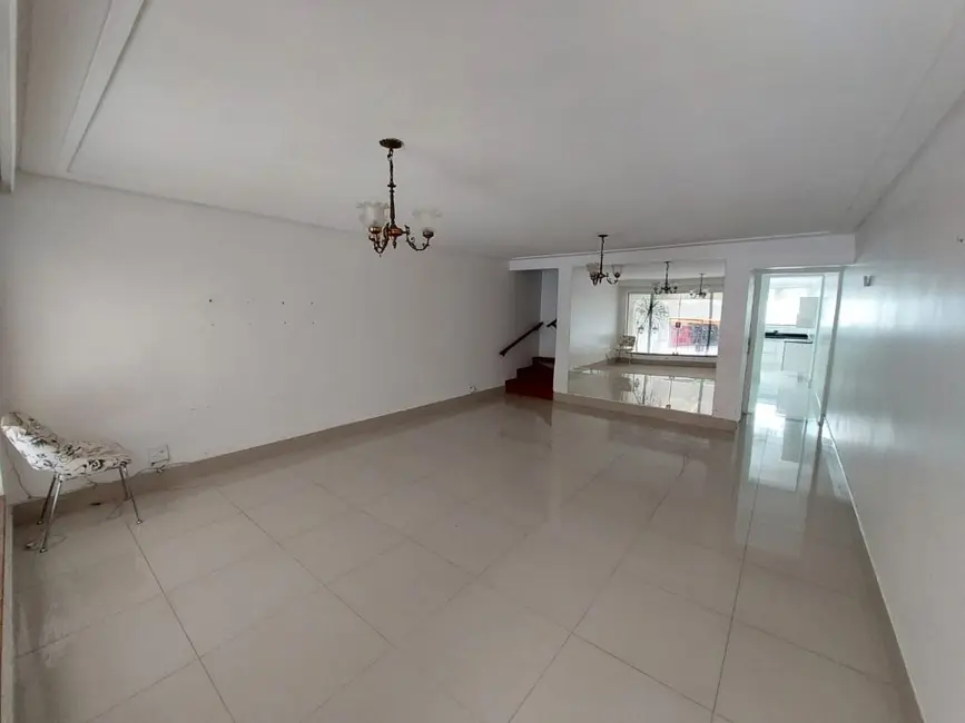 Sobrado com 3 quartos à venda e para alugar, 169m2 em Vila Scarpelli, Santo Andre - SP - imagem 4 Foto 4 de Sobrado com 3 quartos à venda e para alugar, 169m2 em Vila Scarpelli, Santo Andre - SP