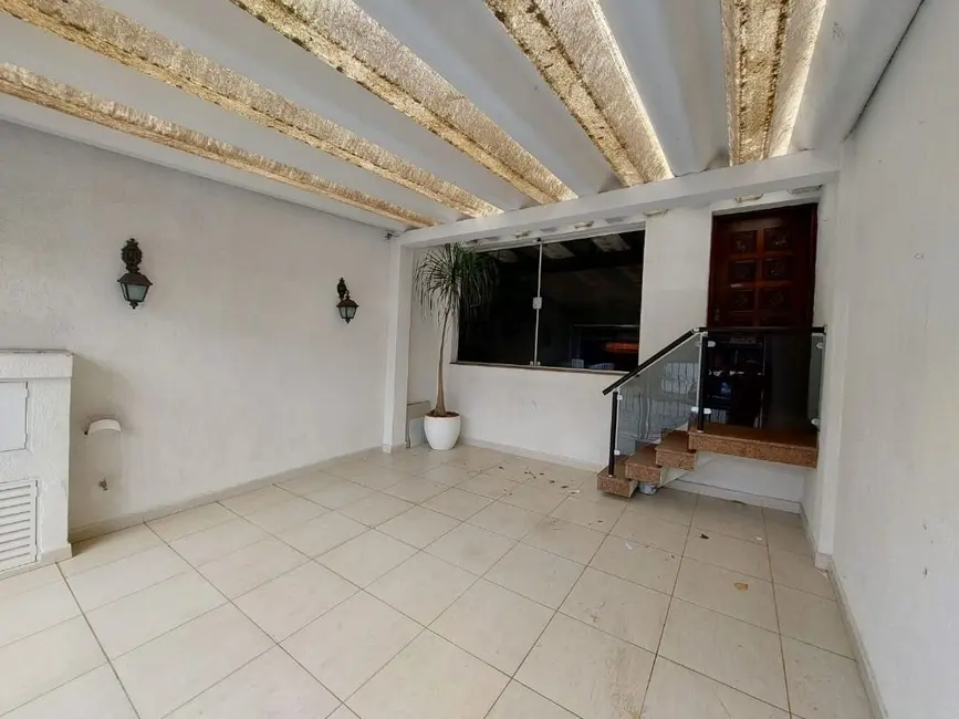 Foto 2 de Sobrado com 3 quartos à venda e para alugar, 169m2 em Vila Scarpelli, Santo Andre - SP