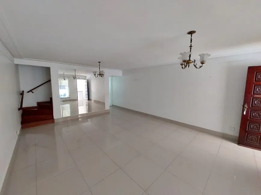 Foto 1 de Sobrado com 3 quartos à venda e para alugar, 169m2 em Vila Scarpelli, Santo Andre - SP