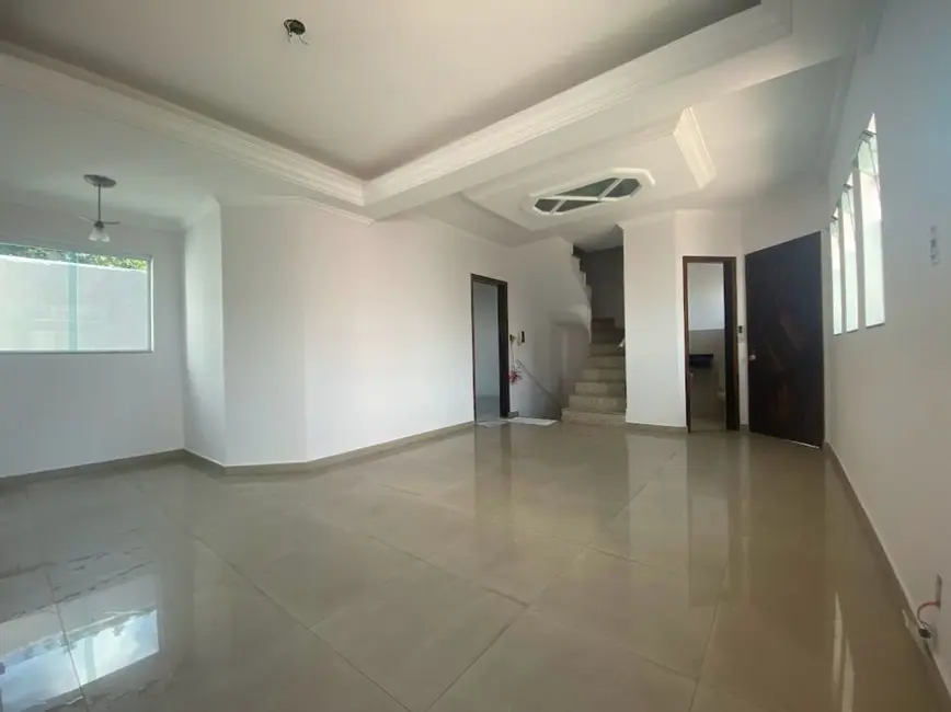 Foto 1 de Sobrado com 4 quartos à venda e para alugar, 177m2 em Vila Bastos, Santo Andre - SP