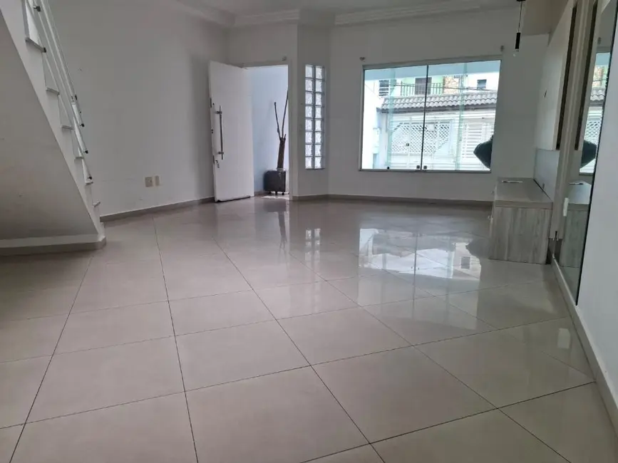 Sobrado com 3 quartos para alugar, 186m2 em Parque das Nações, Santo Andre - SP - imagem 5 Foto 5 de Sobrado com 3 quartos para alugar, 186m2 em Parque das Nações, Santo Andre - SP