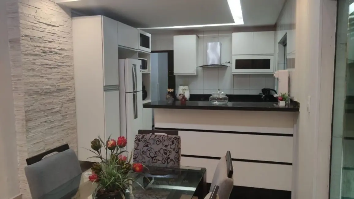 Foto 3 de Sobrado com 3 quartos à venda, 205m2 em Vila Linda, Santo Andre - SP