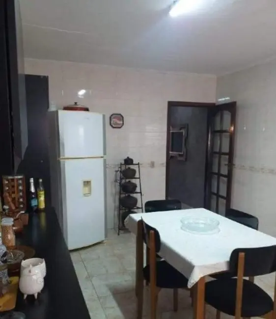 Sobrado com 3 quartos à venda, 184m2 em Jardim Las Vegas, Santo Andre - SP - imagem 4 Foto 4 de Sobrado com 3 quartos à venda, 184m2 em Jardim Las Vegas, Santo Andre - SP