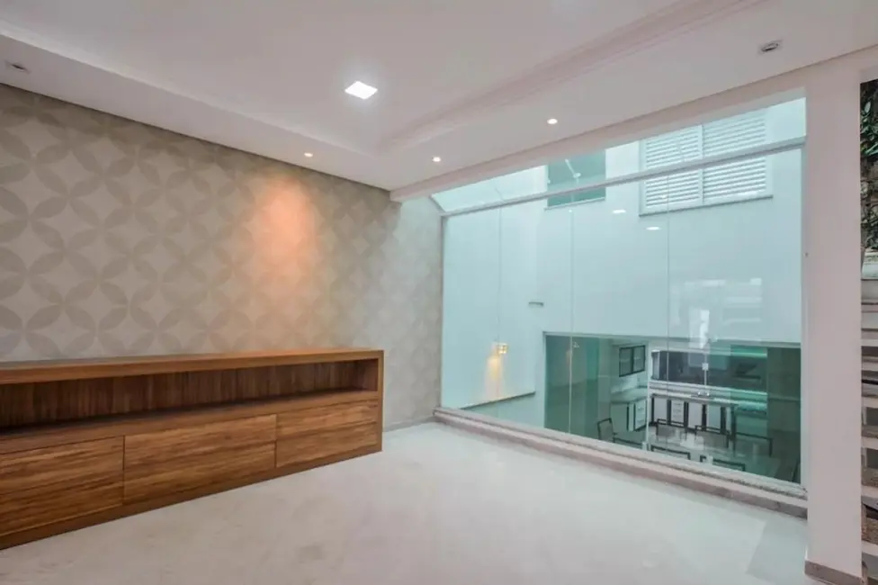 Sobrado com 4 quartos à venda, 204m2 em Santo Andre - SP - imagem 3 Foto 3 de Sobrado com 4 quartos à venda, 204m2 em Santo Andre - SP