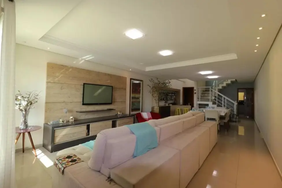 Foto 1 de Sobrado com 3 quartos à venda, 230m2 em Vila Scarpelli, Santo Andre - SP