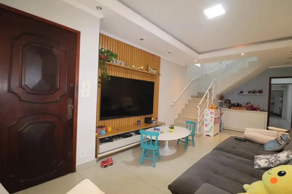 Foto 2 de Sobrado com 3 quartos à venda, 247m2 em Vila América, Santo Andre - SP