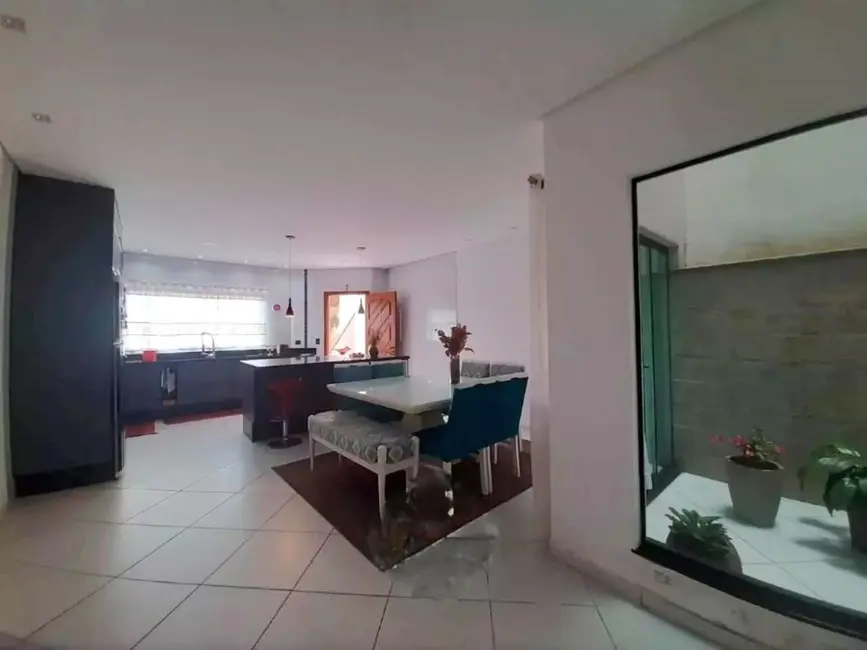 Sobrado com 3 quartos para alugar, 261m2 em Jardim Las Vegas, Santo Andre - SP - imagem 4 Foto 4 de Sobrado com 3 quartos para alugar, 261m2 em Jardim Las Vegas, Santo Andre - SP