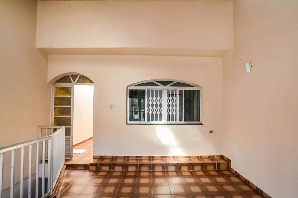 Casa com 2 quartos para alugar, 76m2 em Jardim Cristiane, Santo Andre - SP - imagem 3 Foto 3 de Casa com 2 quartos para alugar, 76m2 em Jardim Cristiane, Santo Andre - SP