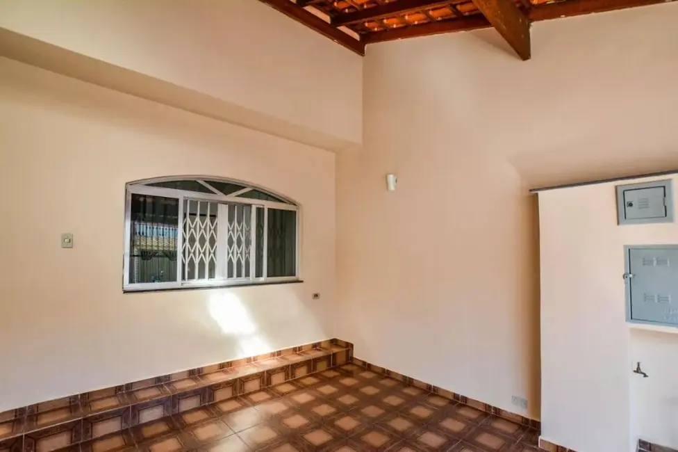 Casa com 2 quartos para alugar, 76m2 em Jardim Cristiane, Santo Andre - SP - imagem 2 Foto 2 de Casa com 2 quartos para alugar, 76m2 em Jardim Cristiane, Santo Andre - SP
