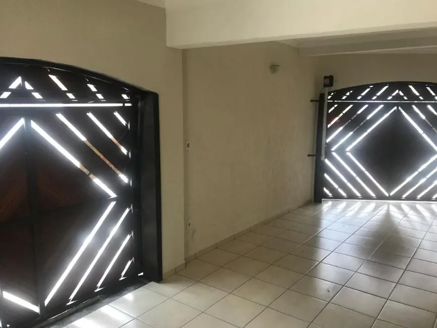 Sobrado com 3 quartos para alugar, 225m2 em Vila Camilópolis, Santo Andre - SP - imagem 5 Foto 5 de Sobrado com 3 quartos para alugar, 225m2 em Vila Camilópolis, Santo Andre - SP