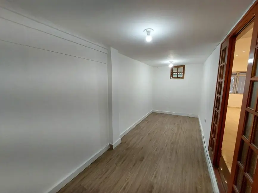 Casa com 3 quartos para alugar, 190m2 em Jardim Ocara, Santo Andre - SP - imagem 4 Foto 4 de Casa com 3 quartos para alugar, 190m2 em Jardim Ocara, Santo Andre - SP