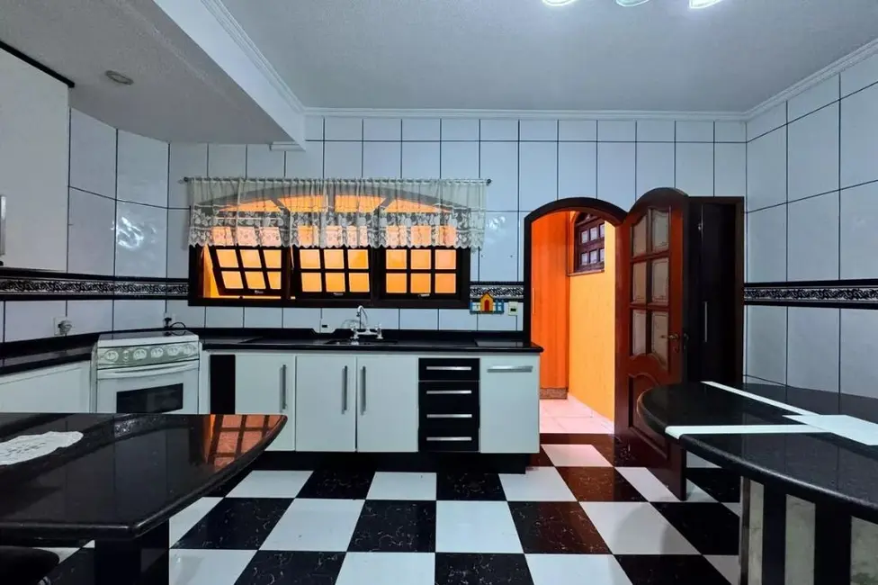 Foto 6 de Sobrado com 3 quartos para alugar, 192m2 em Vila Eldízia, Santo Andre - SP