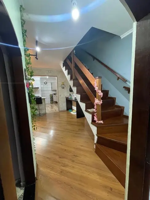 Sobrado com 4 quartos à venda, 155m2 em Jardim Las Vegas, Santo Andre - SP - imagem 5 Foto 5 de Sobrado com 4 quartos à venda, 155m2 em Jardim Las Vegas, Santo Andre - SP