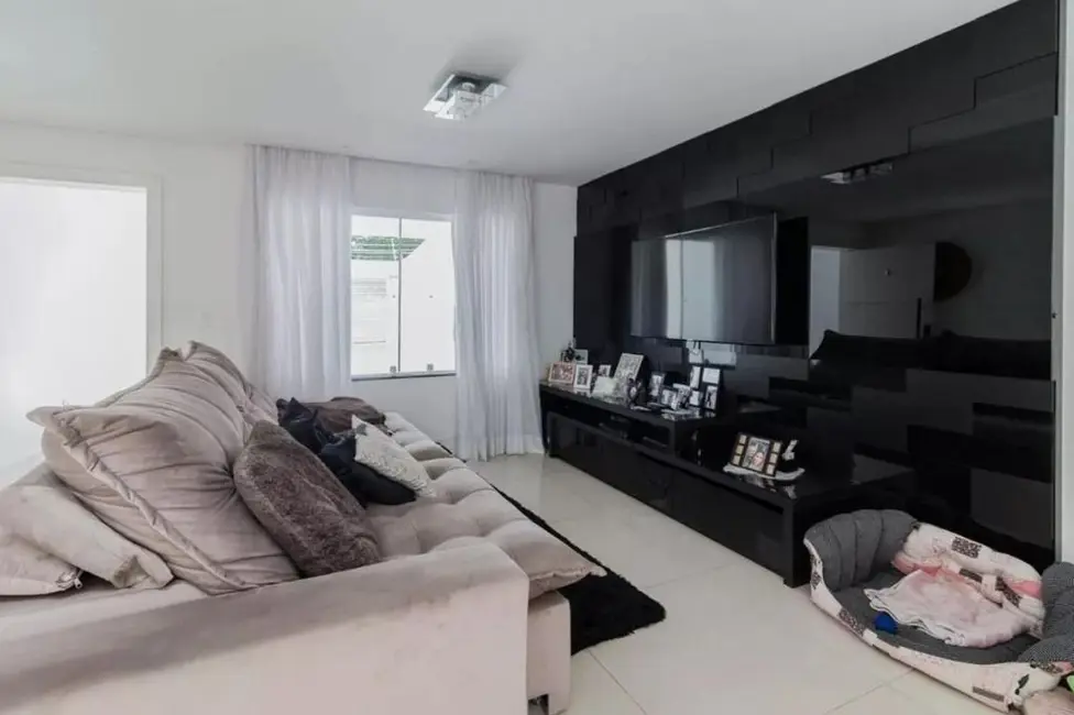 Sobrado com 3 quartos à venda, 256m2 em Santo Andre - SP - imagem 2 Foto 2 de Sobrado com 3 quartos à venda, 256m2 em Santo Andre - SP