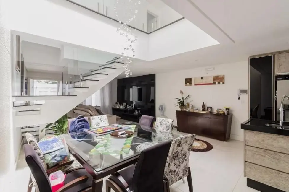 Sobrado com 3 quartos à venda, 256m2 em Santo Andre - SP - imagem 5 Foto 5 de Sobrado com 3 quartos à venda, 256m2 em Santo Andre - SP