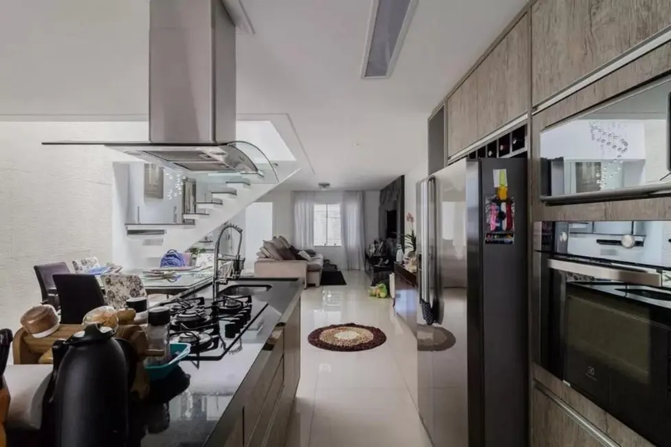 Sobrado com 3 quartos à venda, 256m2 em Santo Andre - SP - imagem 8 Foto 8 de Sobrado com 3 quartos à venda, 256m2 em Santo Andre - SP